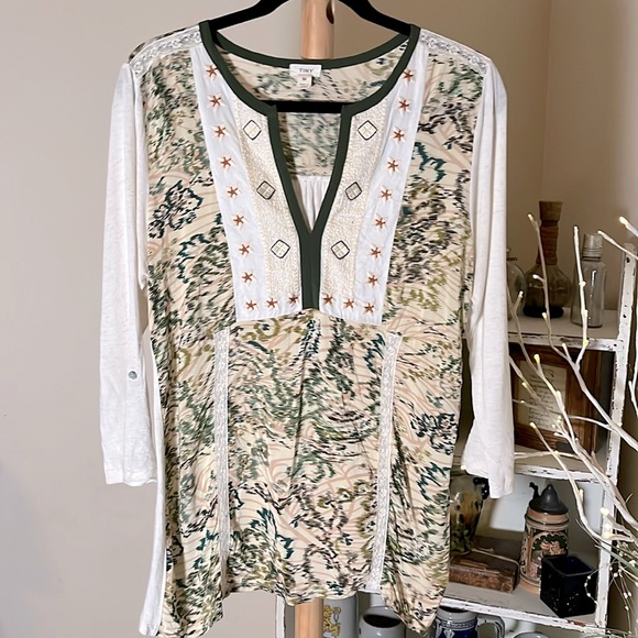 tiny Tops - TINY Anthropologie M Rayon/linen blend embroidered tunic with lace detail. EUC
